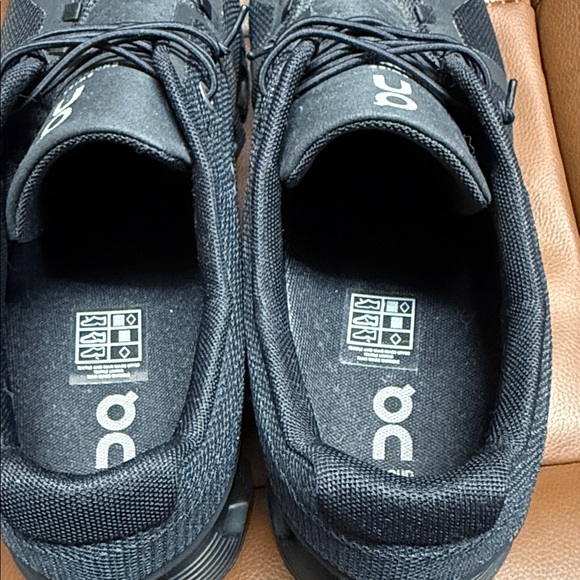 On Running Men's Cloud 6 Athletic Shoes - Picture 8 of 9